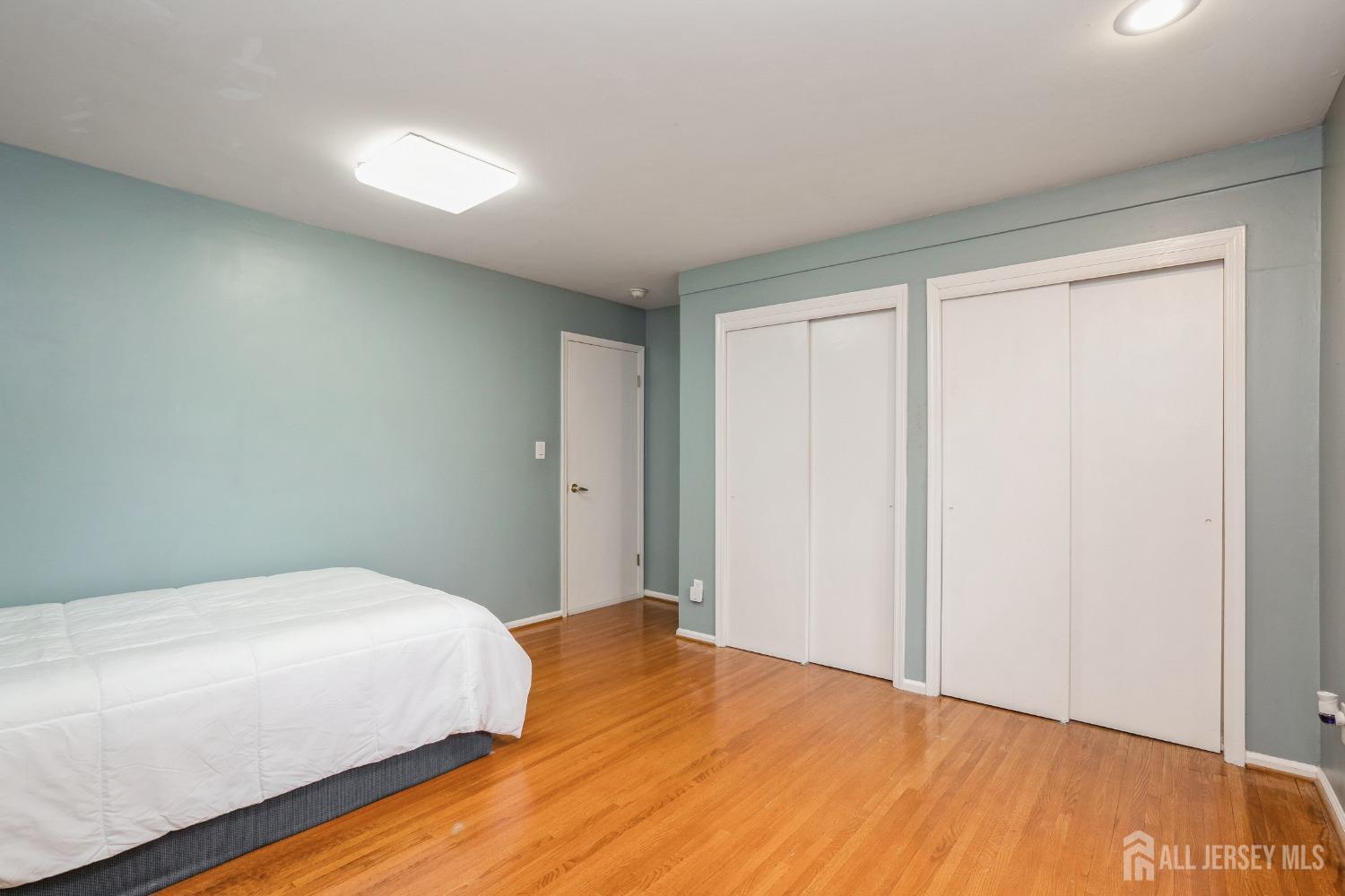 8 Appletree Lane, East Brunswick, New Jersey image 23