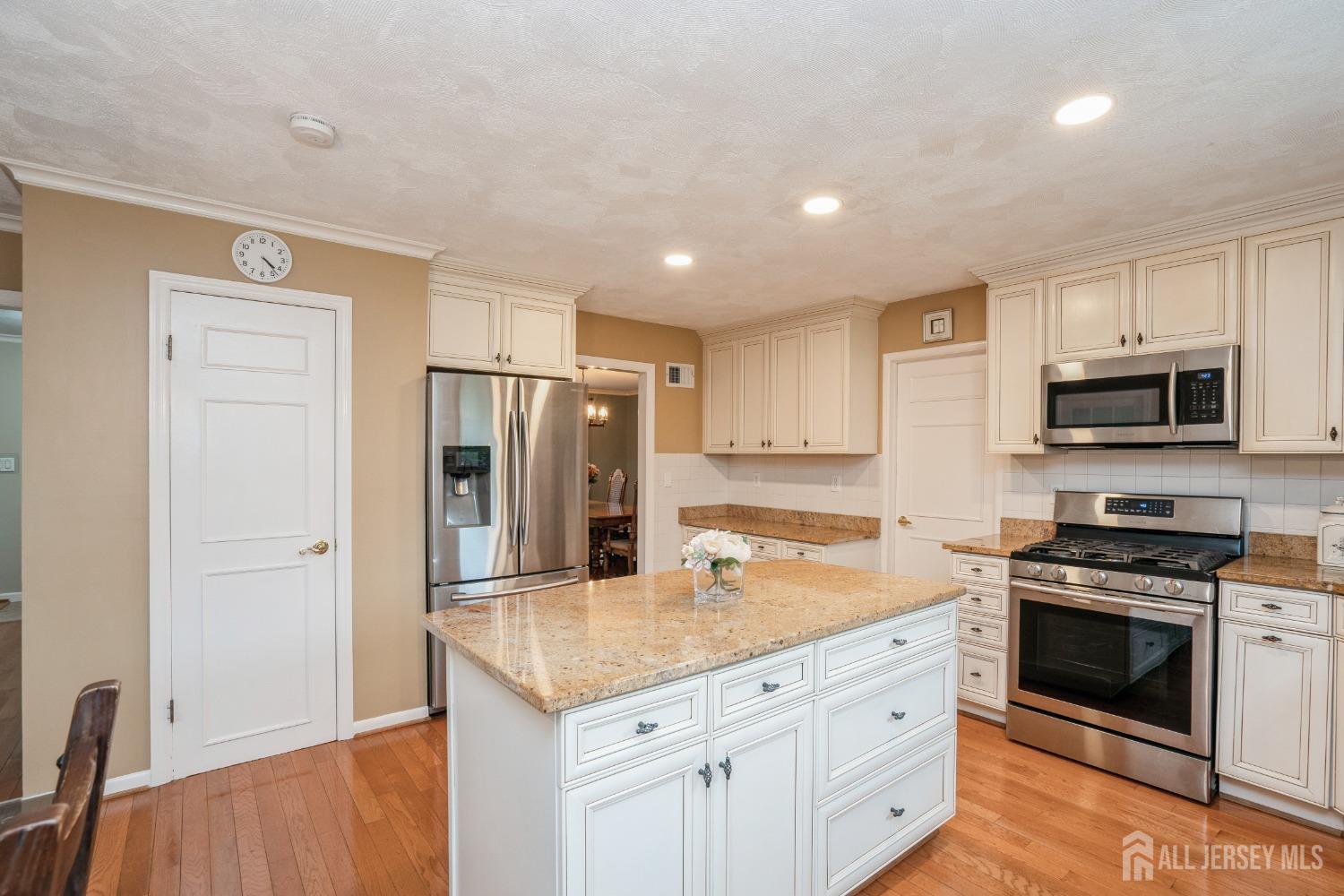 8 Appletree Lane, East Brunswick, New Jersey image 13