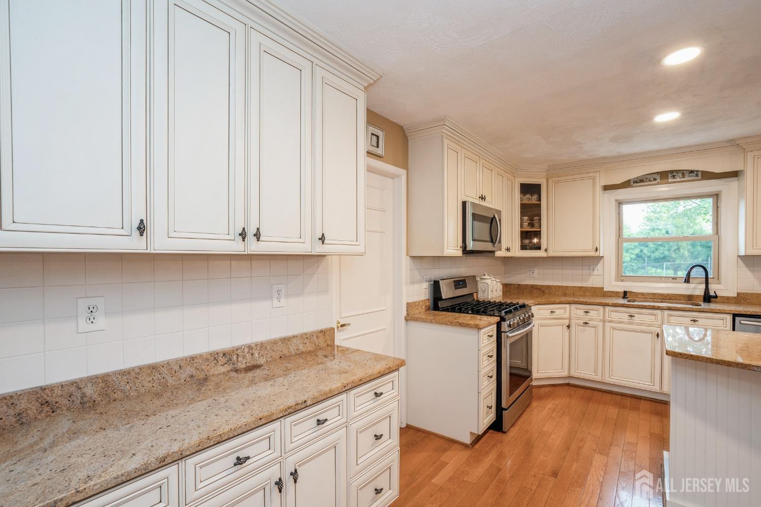 8 Appletree Lane, East Brunswick, New Jersey image 11