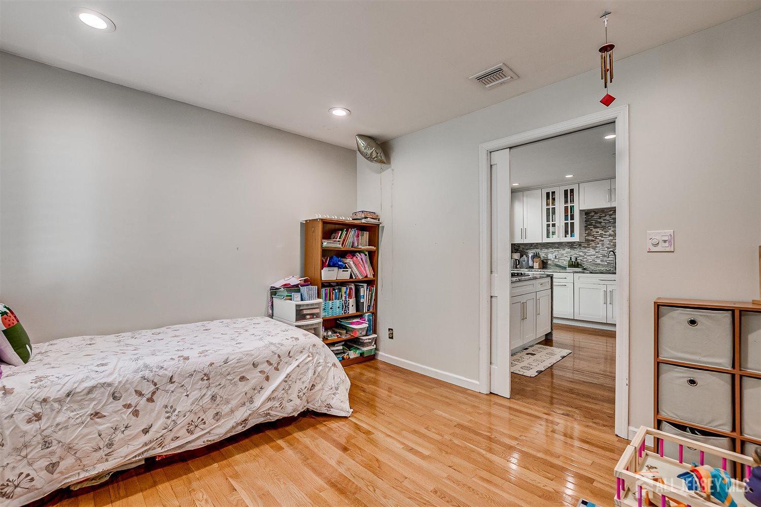 9 NW Fielding Place, Edison, New Jersey image 46