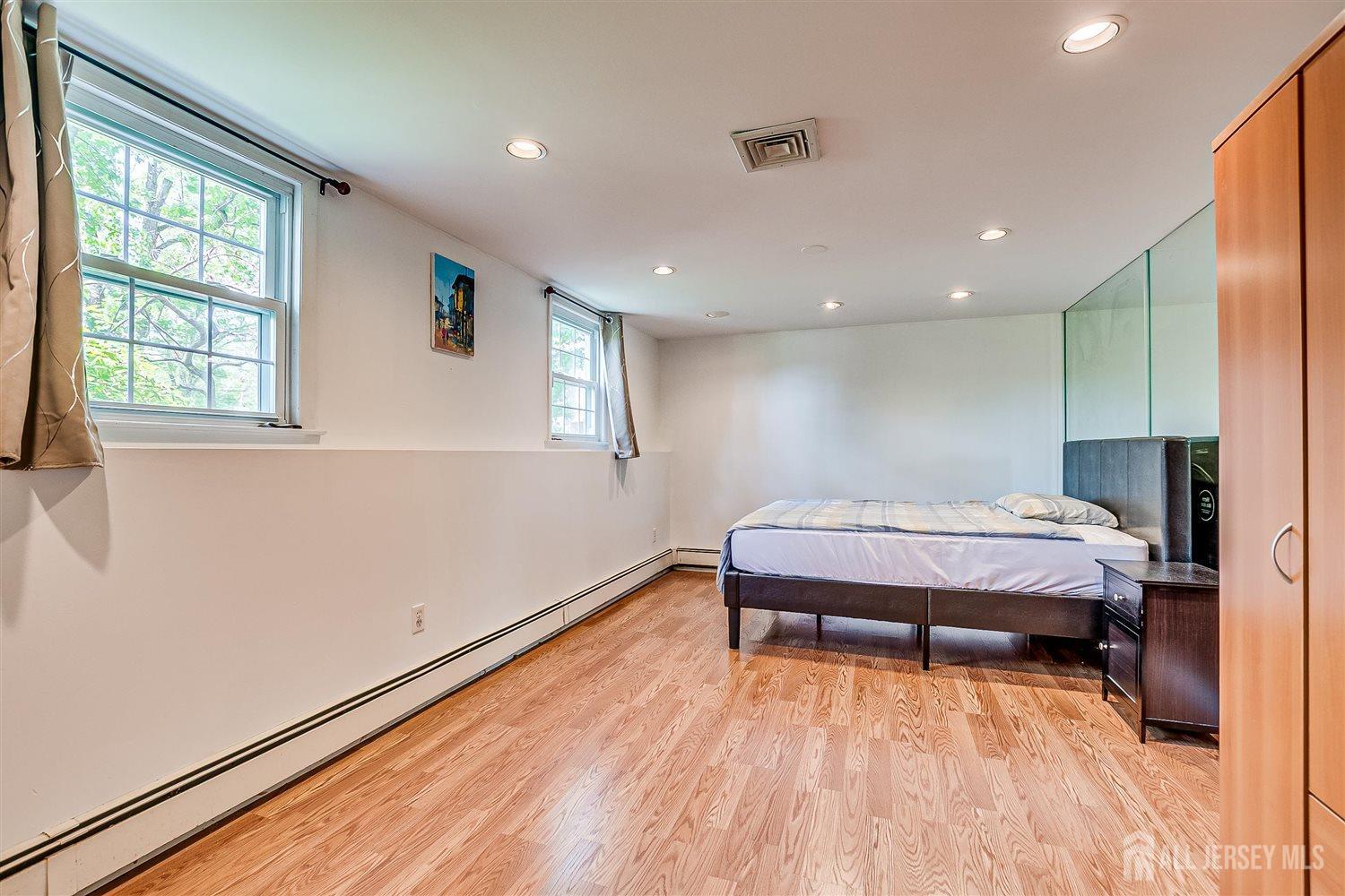 9 NW Fielding Place, Edison, New Jersey image 42