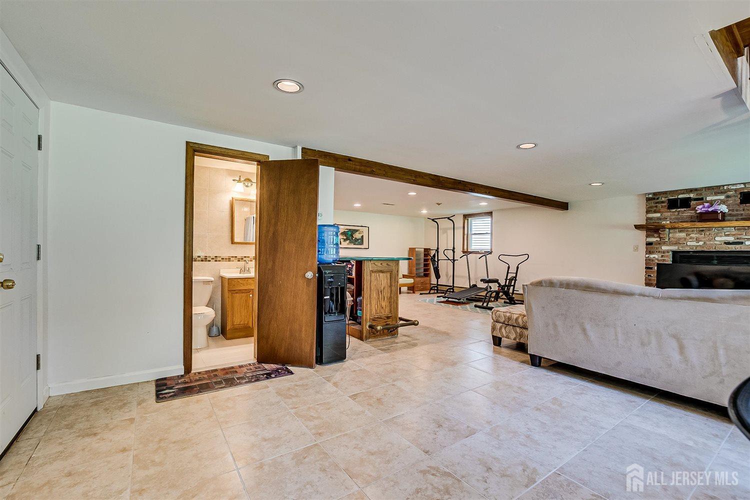 9 NW Fielding Place, Edison, New Jersey image 40