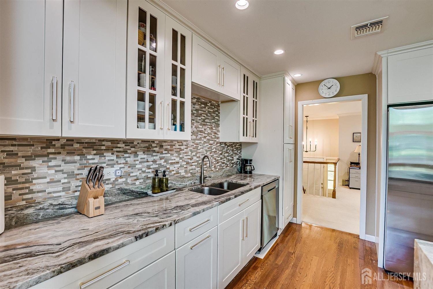 9 NW Fielding Place, Edison, New Jersey image 20