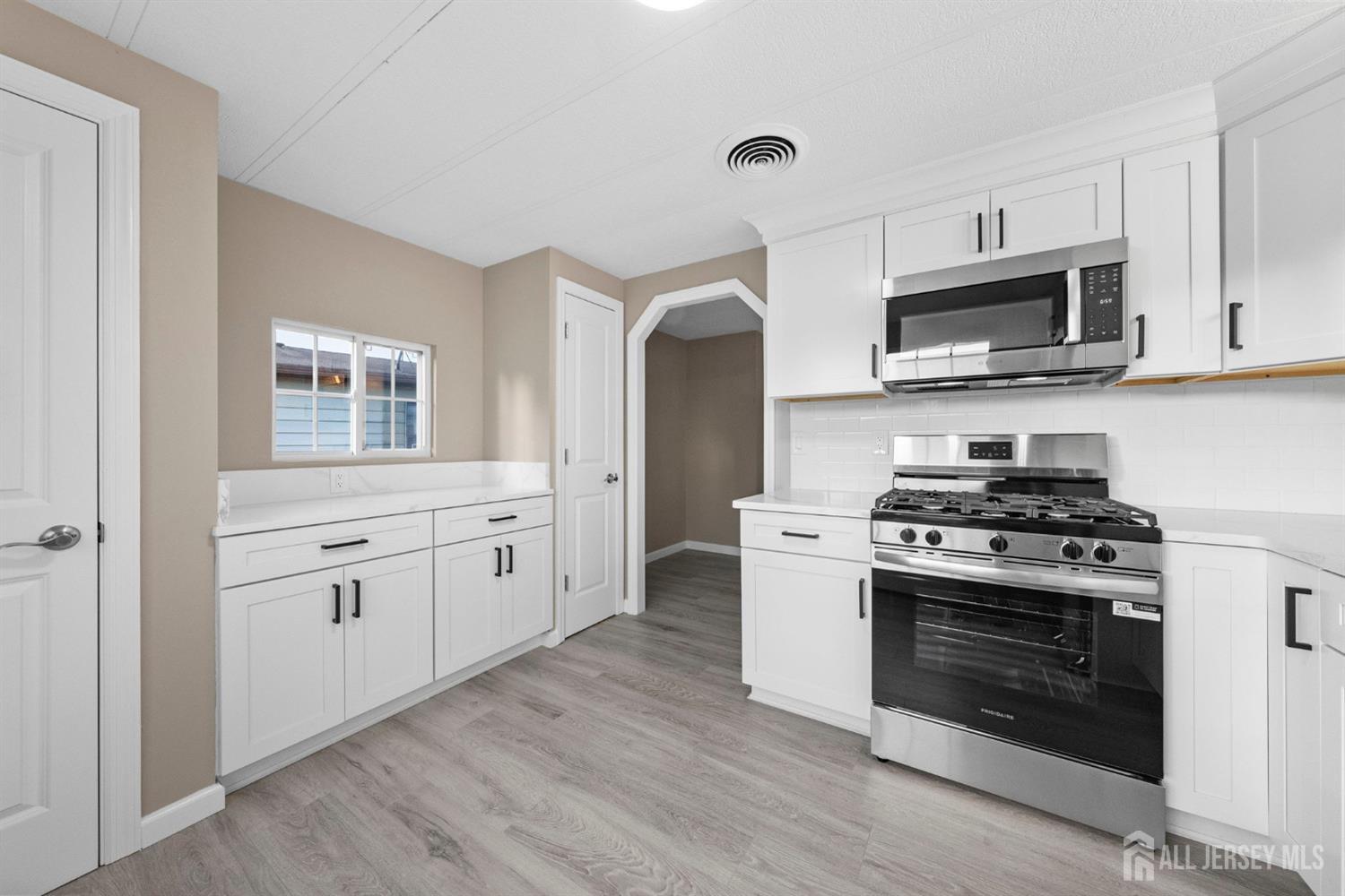 13 Deerbrook Boulevard, North Brunswick, New Jersey image 7