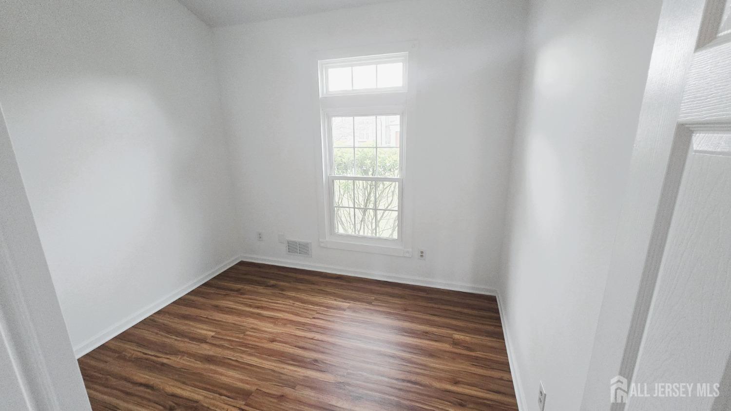 86 Canal Street, Sayreville, New Jersey image 11