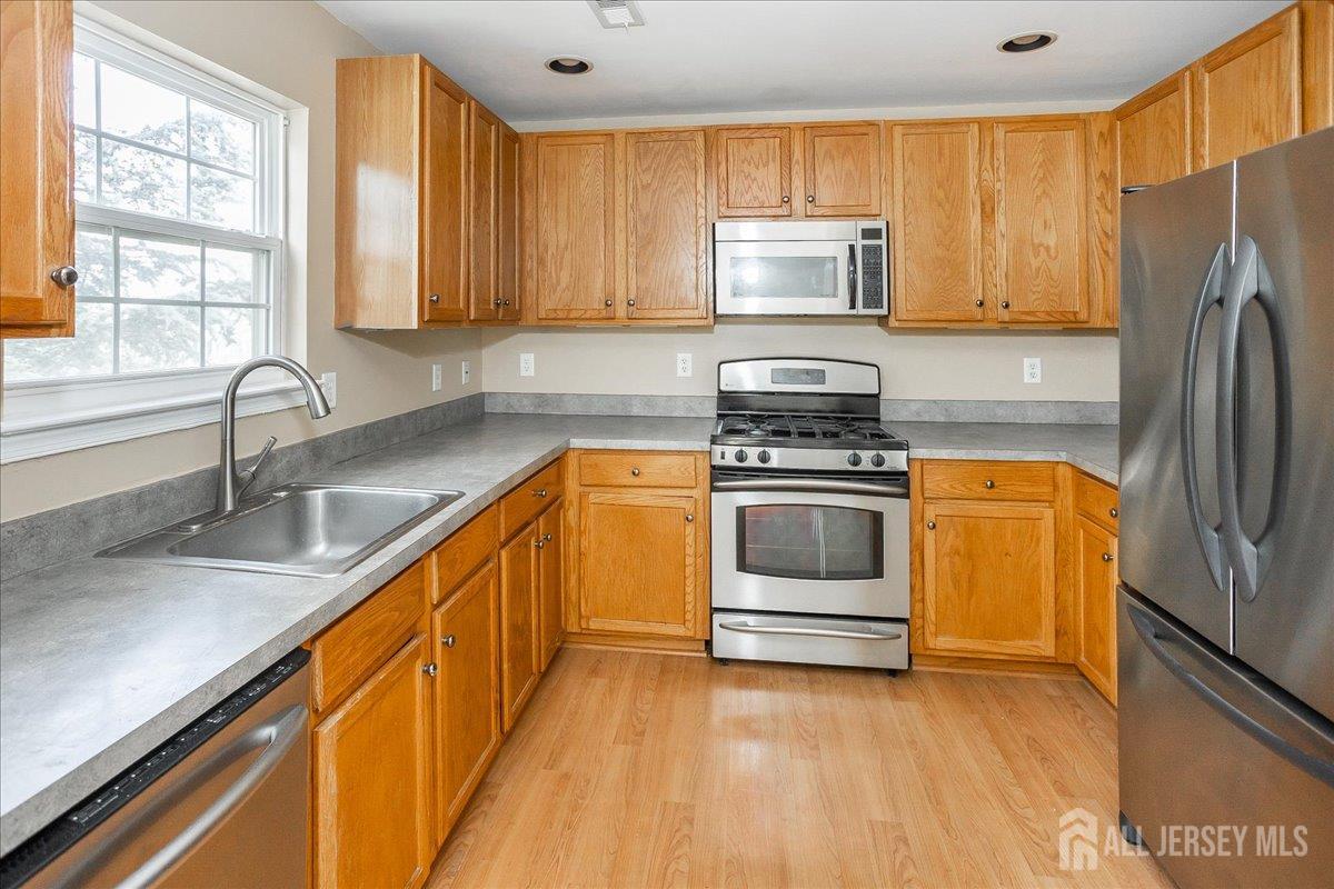 24 Hanna Lane, Old Bridge, New Jersey image 12