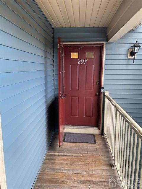 MLS: 2512115R