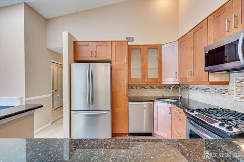 Condo For Sale - 68 Clay Street<br/> Middlesex County, North Brunswick, NJ 08902