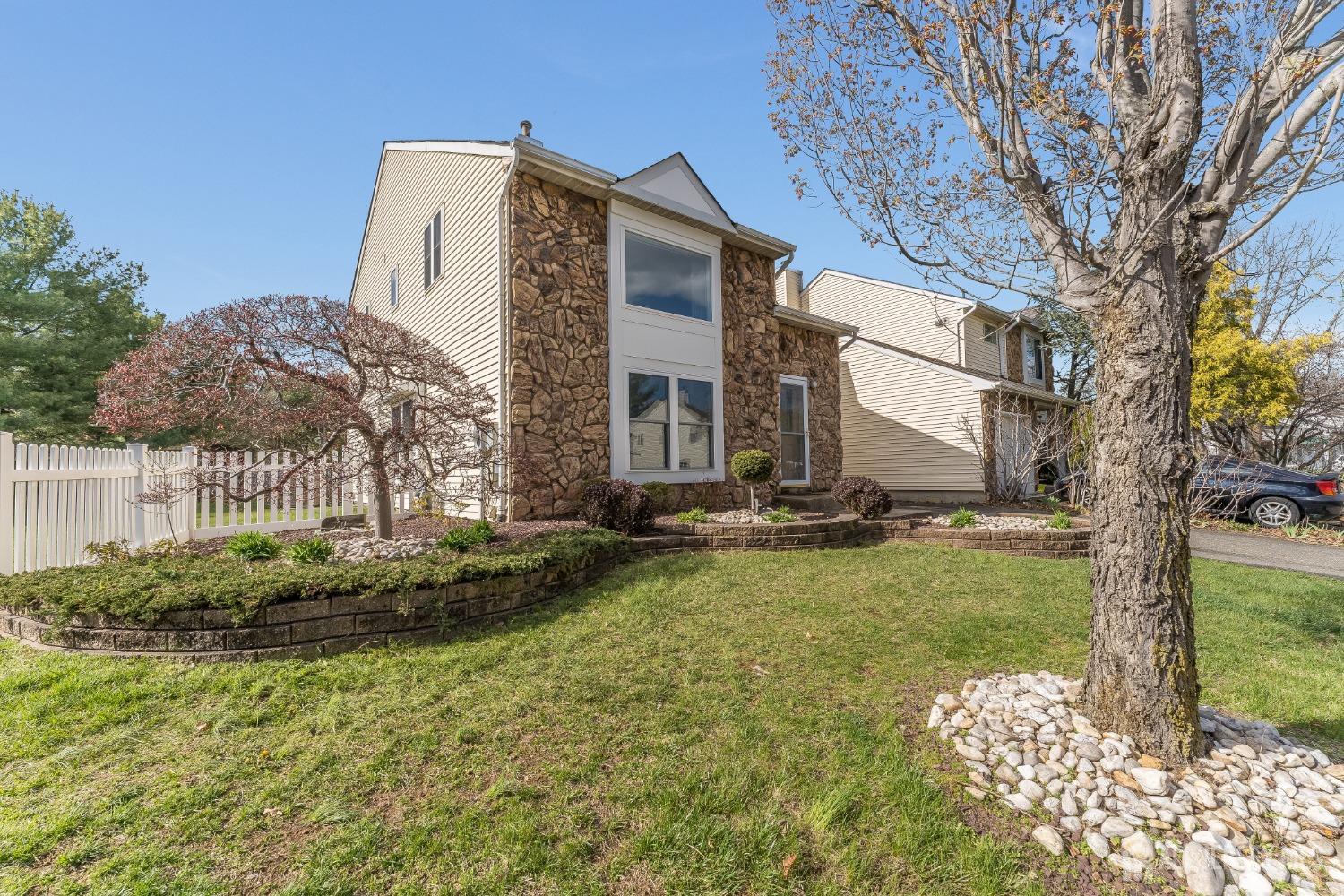 South Brunswick, New Jersey 08810, United States, 3 Bedrooms Bedrooms, ,3 BathroomsBathrooms,Residential,Pending,106854