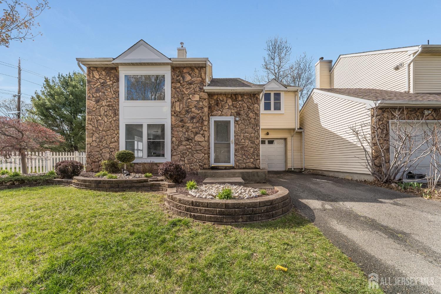 South Brunswick, New Jersey 08810, United States, 3 Bedrooms Bedrooms, ,3 BathroomsBathrooms,Residential,Pending,106854