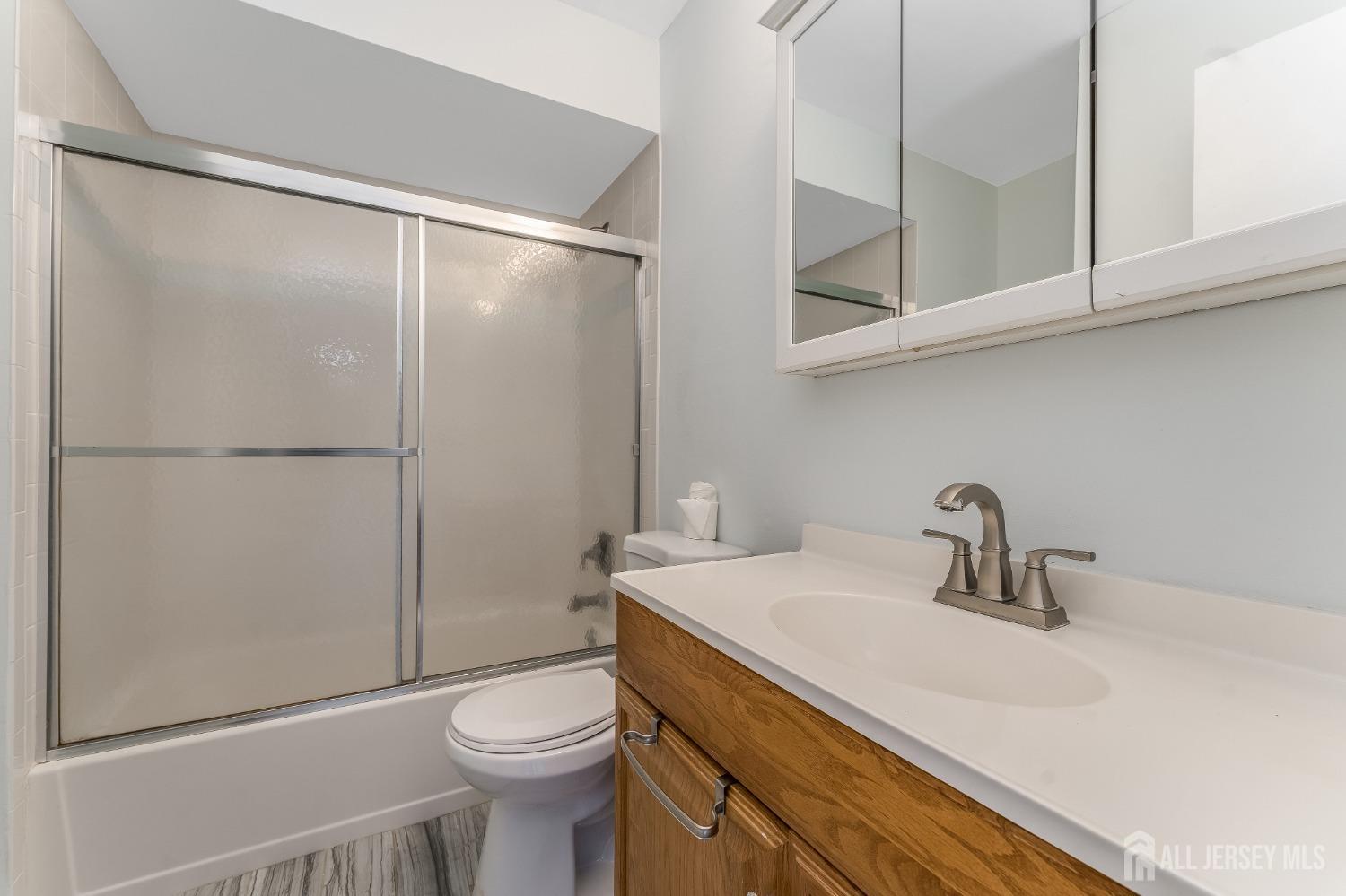 South Brunswick, New Jersey 08810, United States, 3 Bedrooms Bedrooms, ,3 BathroomsBathrooms,Residential,Pending,106854