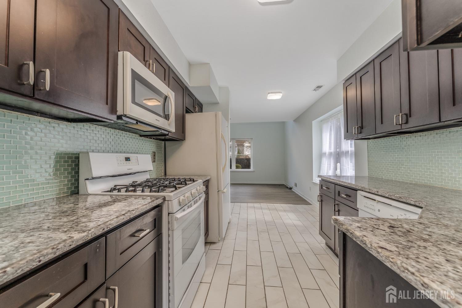 South Brunswick, New Jersey 08810, United States, 3 Bedrooms Bedrooms, ,3 BathroomsBathrooms,Residential,Pending,106854