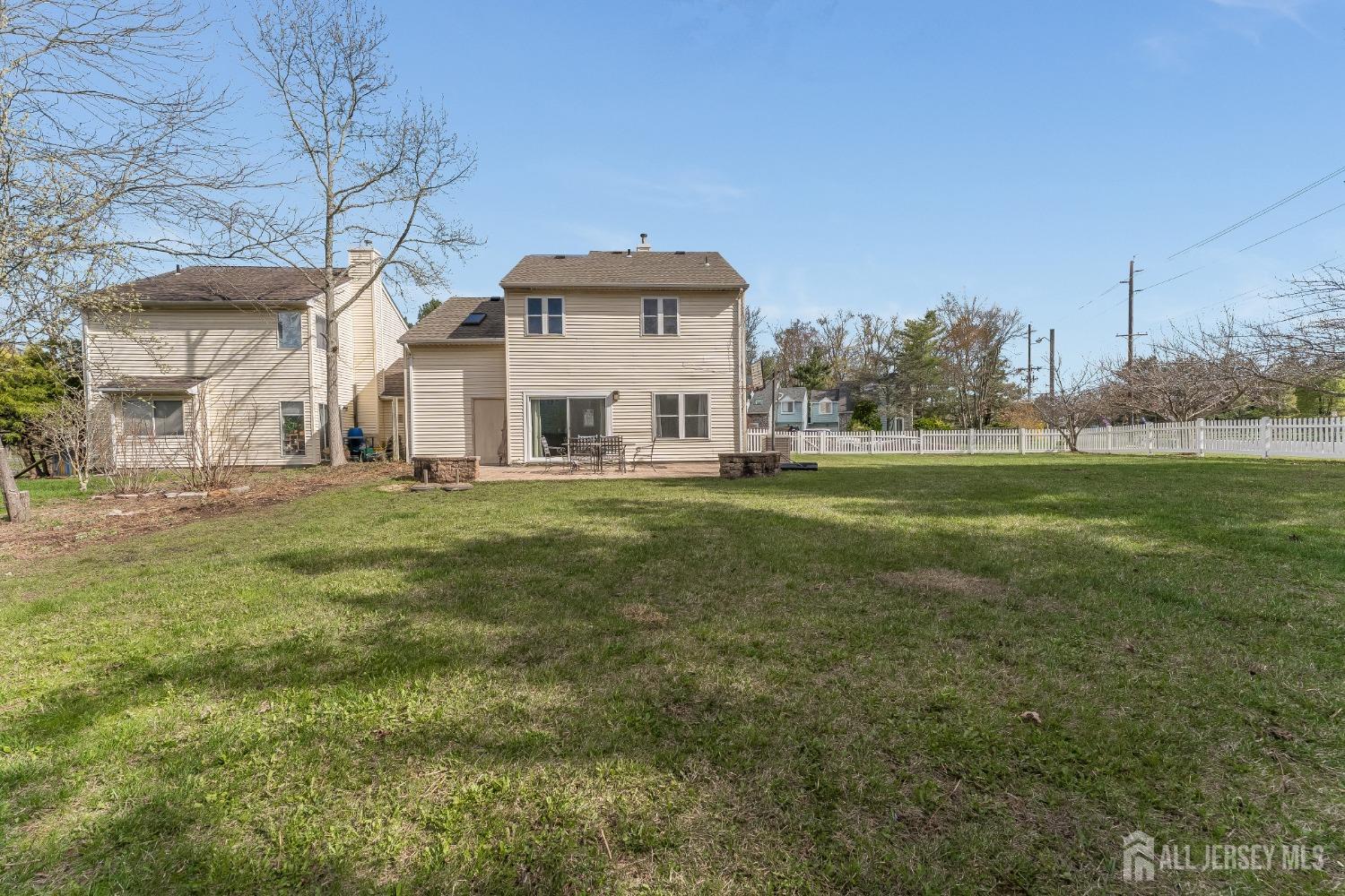 South Brunswick, New Jersey 08810, United States, 3 Bedrooms Bedrooms, ,3 BathroomsBathrooms,Residential,Pending,106854