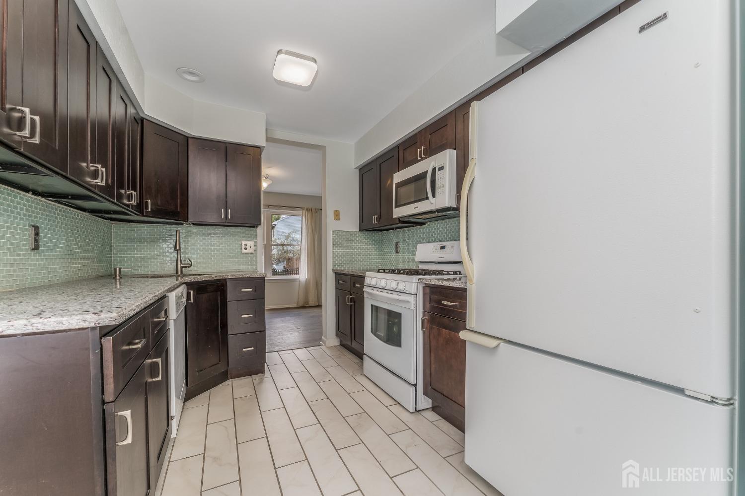 South Brunswick, New Jersey 08810, United States, 3 Bedrooms Bedrooms, ,3 BathroomsBathrooms,Residential,Pending,106854