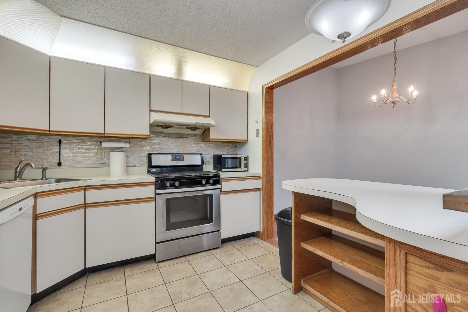 352 Lancaster Court, Piscataway, New Jersey image 7