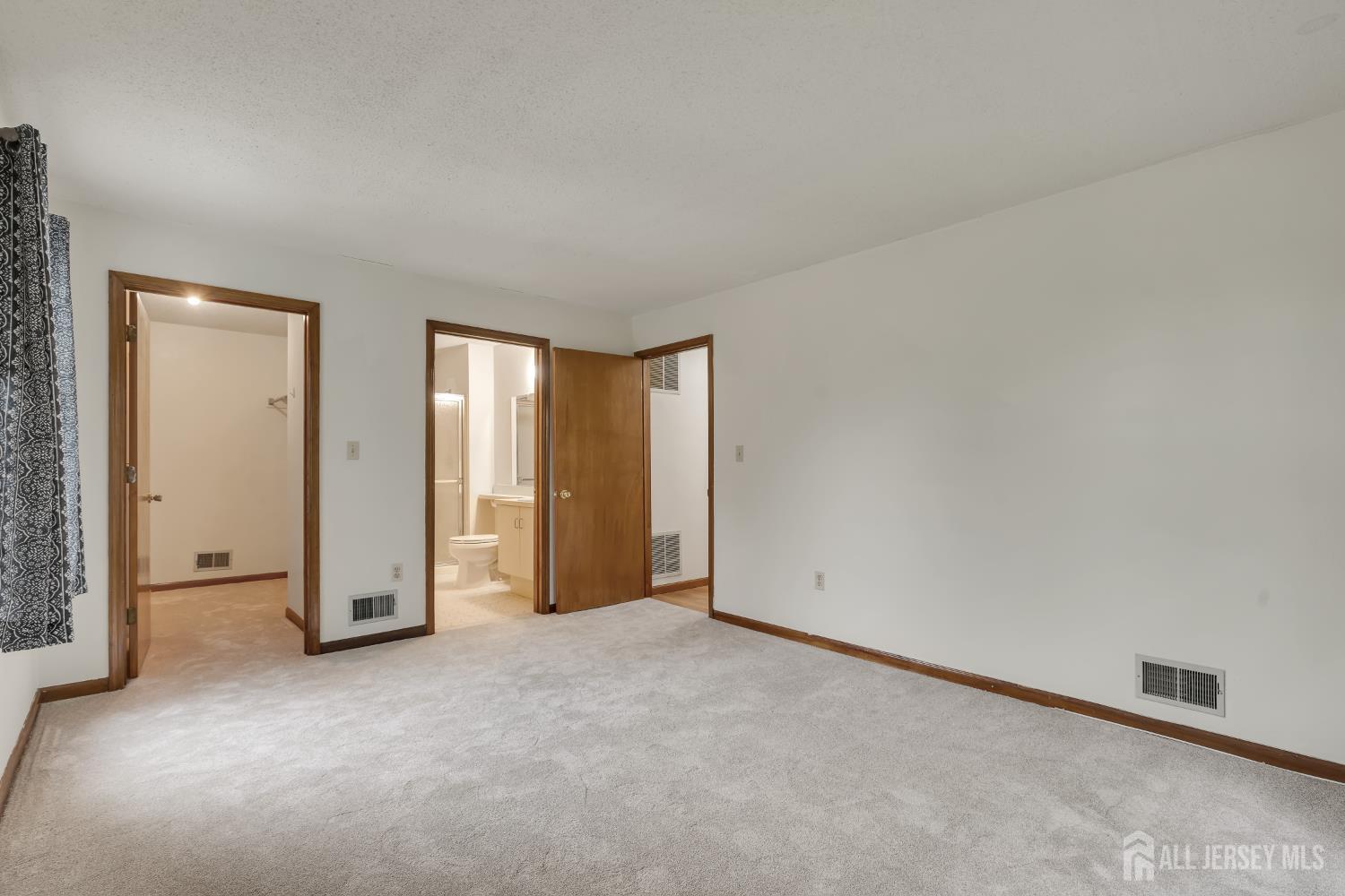 352 Lancaster Court, Piscataway, New Jersey image 13