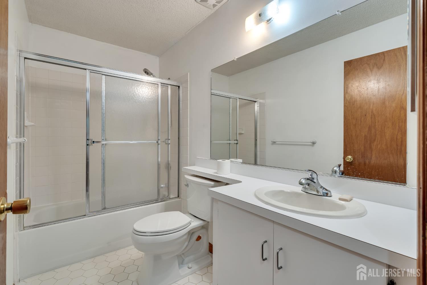 352 Lancaster Court, Piscataway, New Jersey image 10