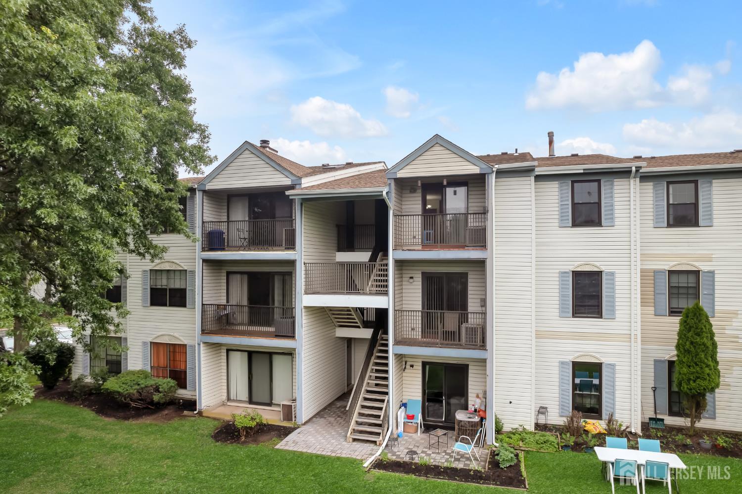 352 Lancaster Court, Piscataway, New Jersey image 16