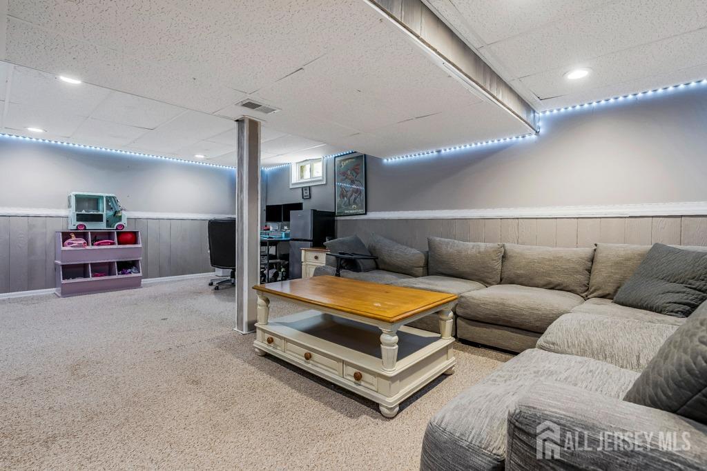 325 Giles Avenue, Middlesex, New Jersey image 17