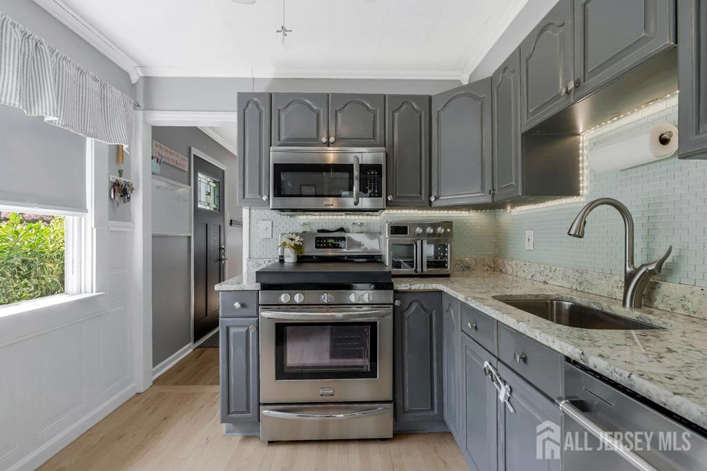 325 Giles Avenue, Middlesex, New Jersey image 7