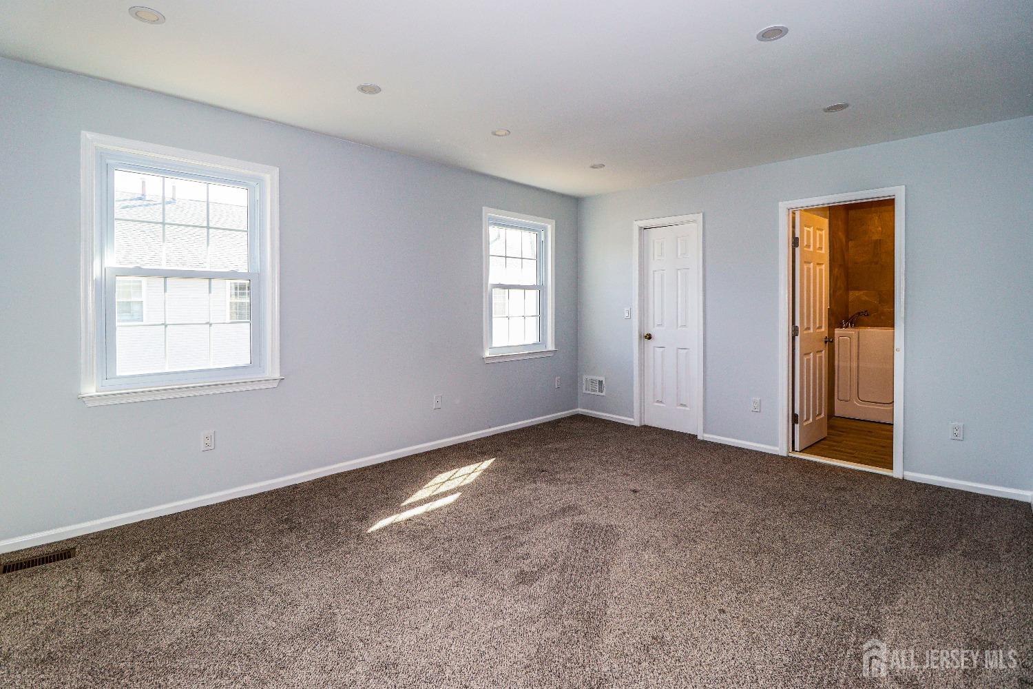 29 Snowflake Lane, Edison, New Jersey image 17