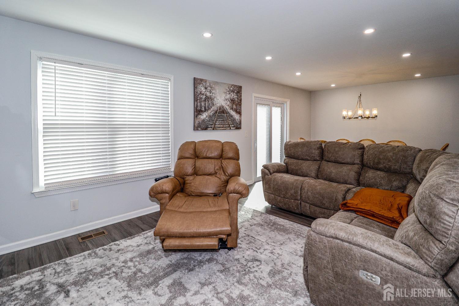 29 Snowflake Lane, Edison, New Jersey image 13