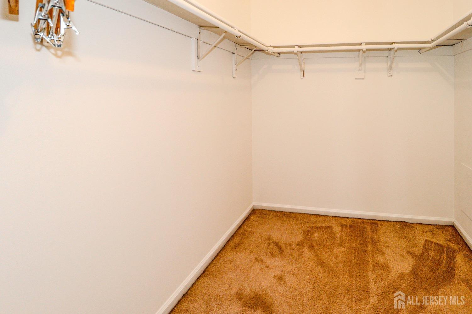 29 Snowflake Lane, Edison, New Jersey image 20