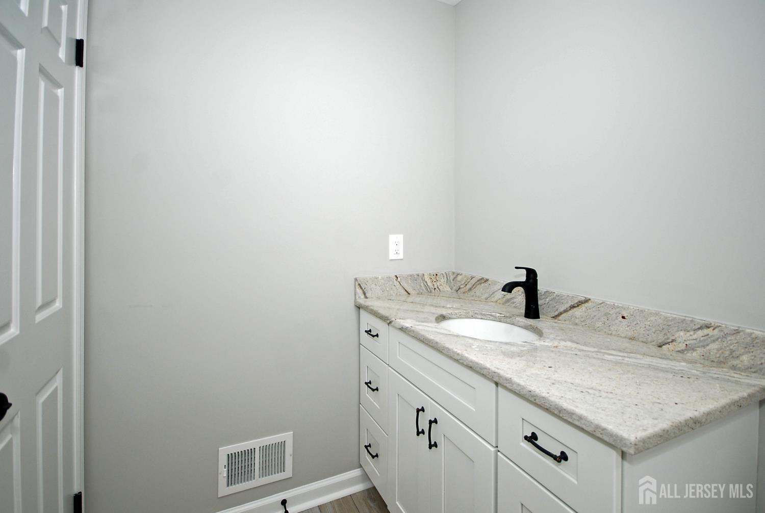 54 Castle Pointe Boulevard, Piscataway, New Jersey image 22