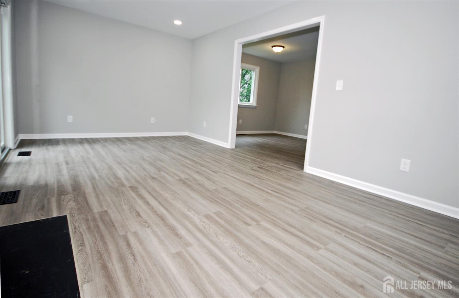 54 Castle Pointe Boulevard, Piscataway, New Jersey image 11