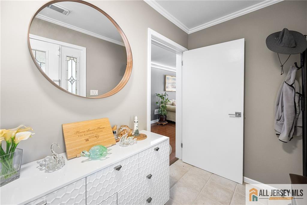 65 Sharon Court, Metuchen, New Jersey image 6