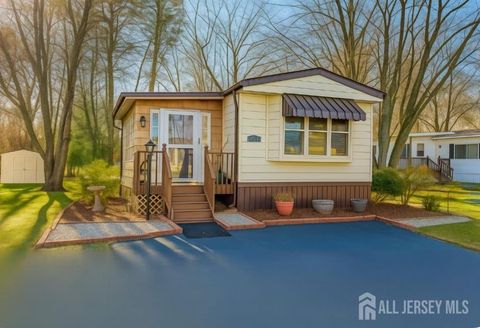 Homes For Sale - 144 Libby Court<br/> Spotswood, NJ 08884