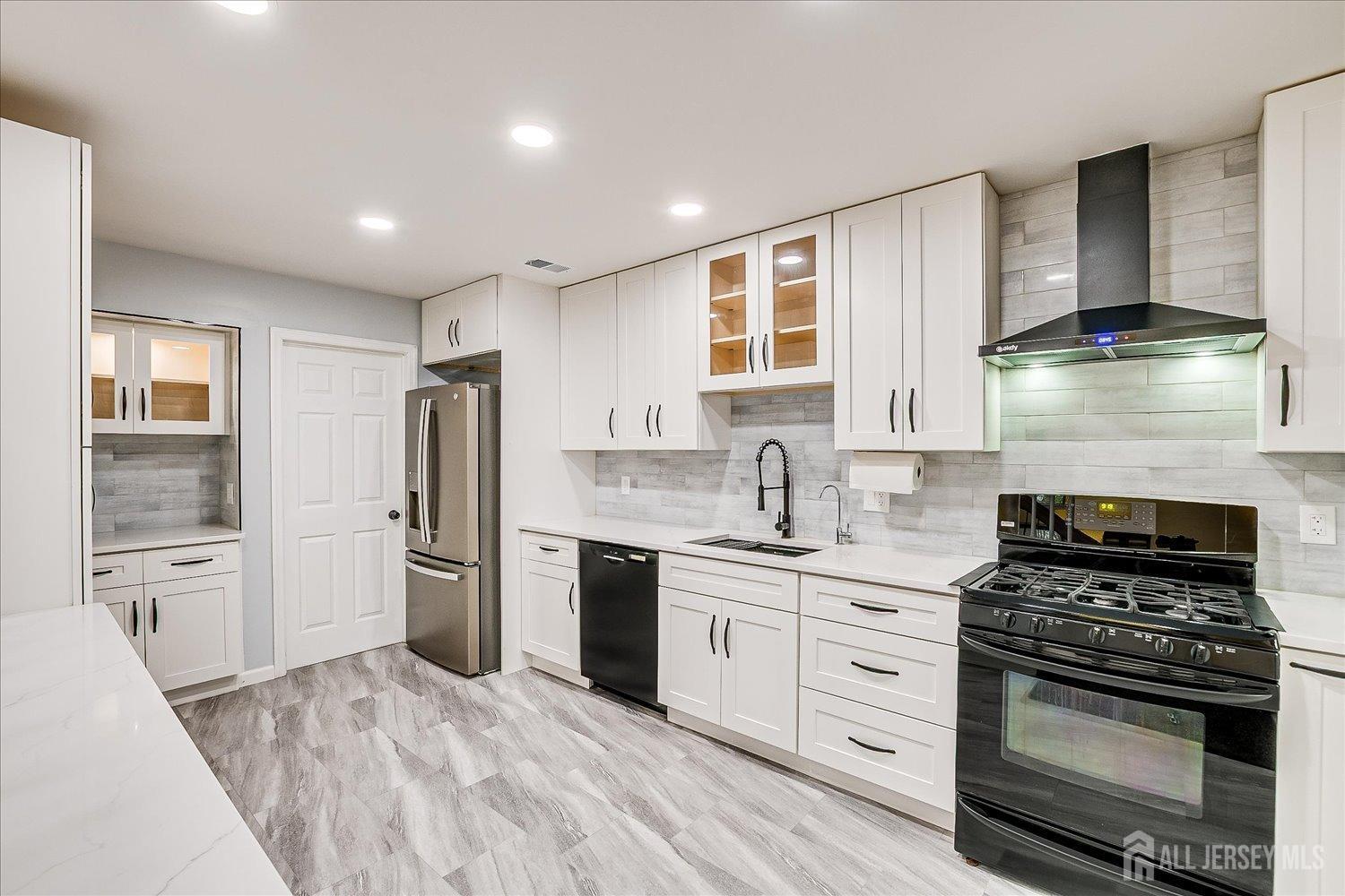 39 Denise Drive, Edison, New Jersey image 3