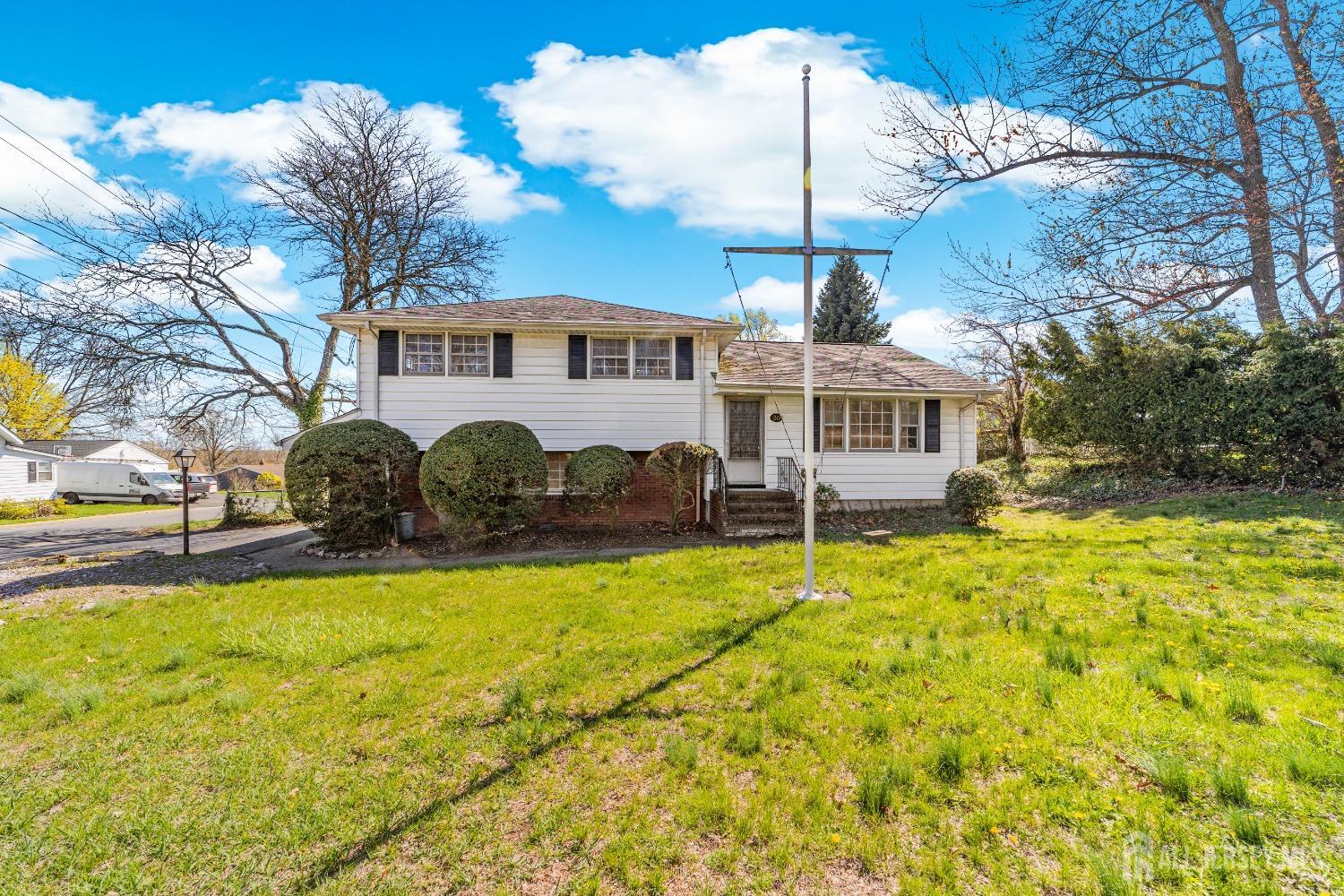 35 Grandview Avenue, Edison, New Jersey image 2