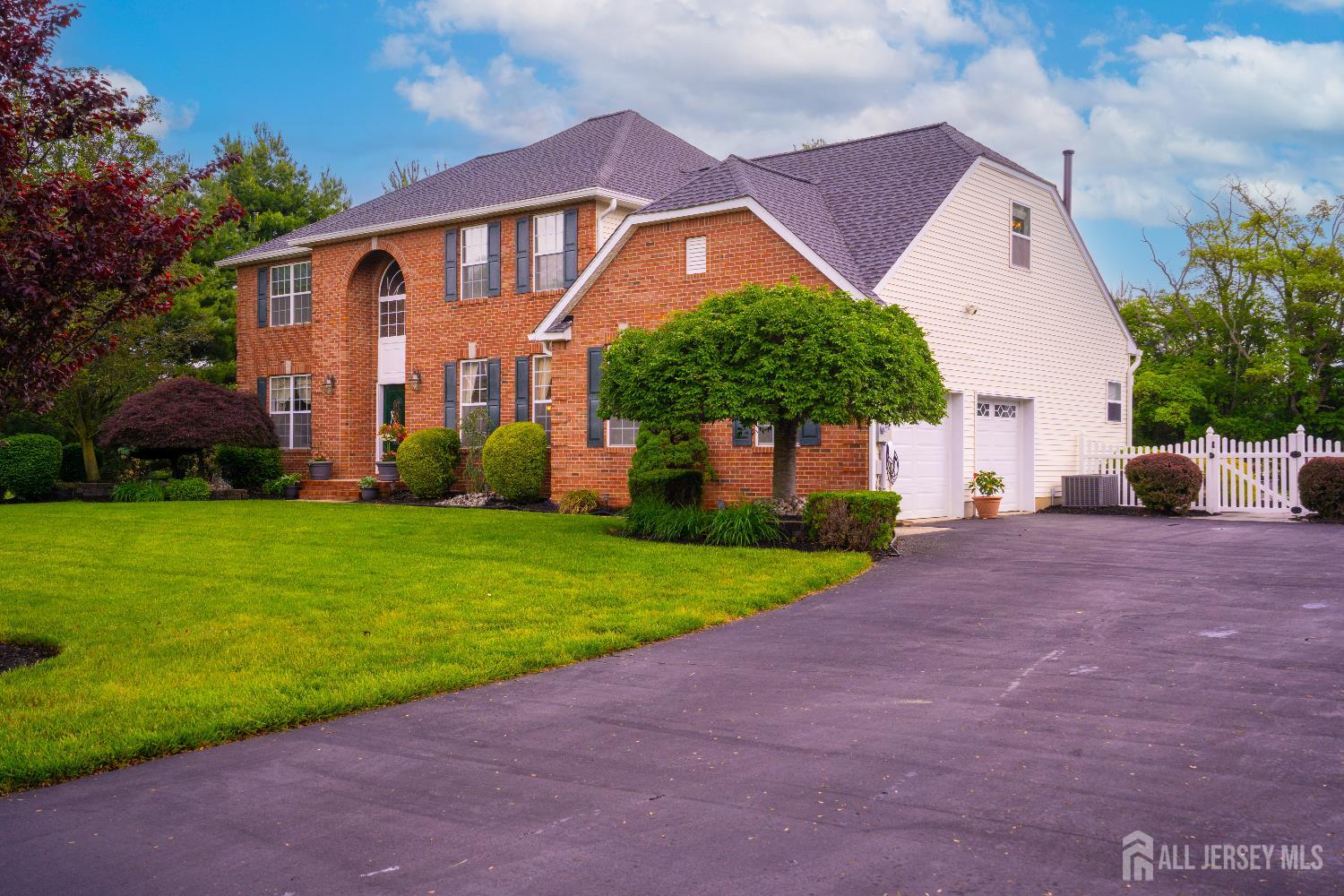 10 Magnolia Court, Monroe Township, New Jersey image 2