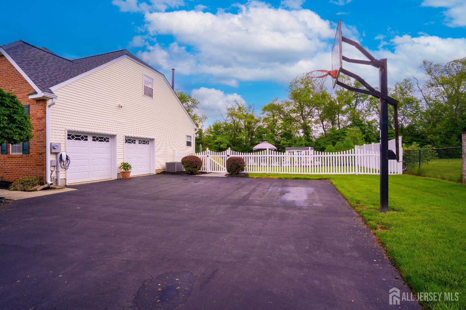 10 Magnolia Court, Monroe Township, New Jersey image 6