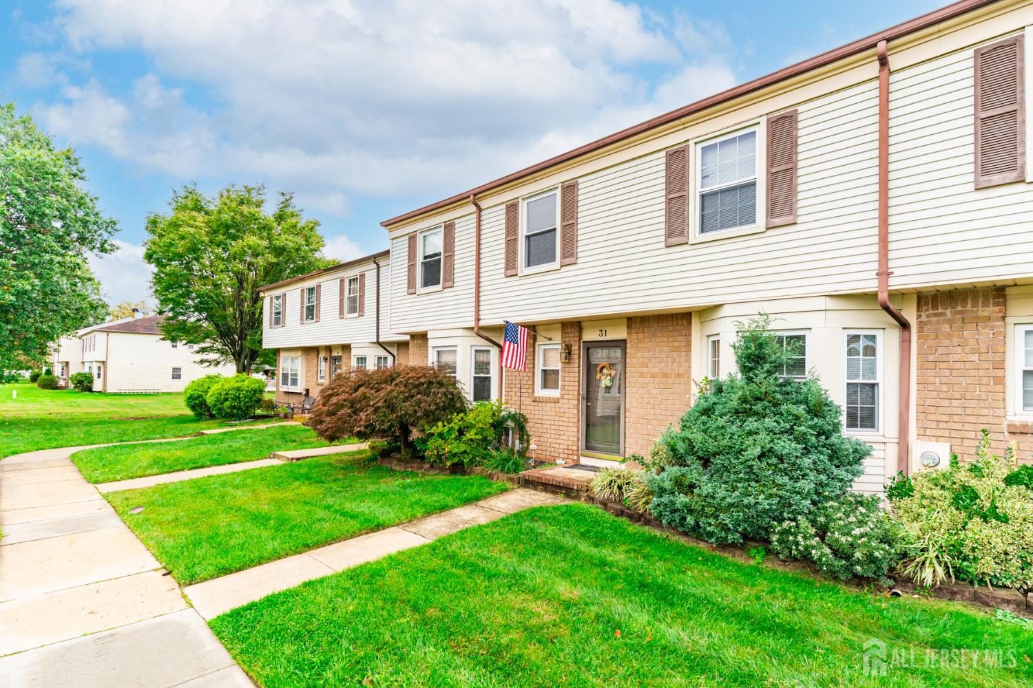 31 Astor Court