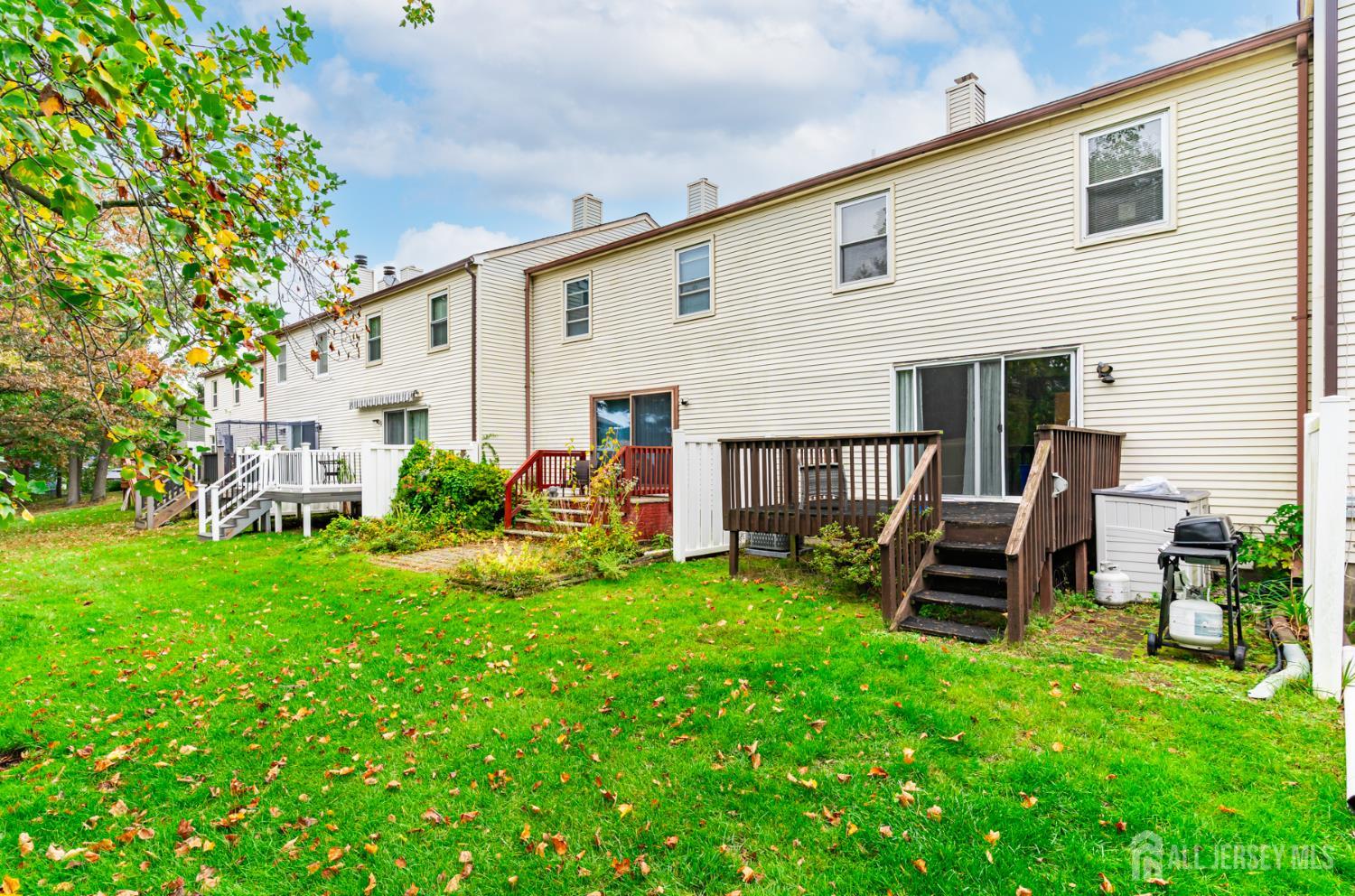31 Astor Court