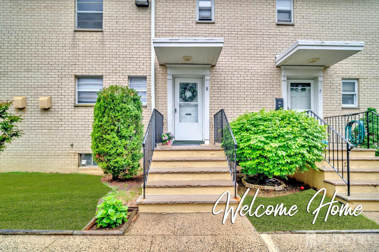 402 Cranbury Road #8, East Brunswick, New Jersey image 1