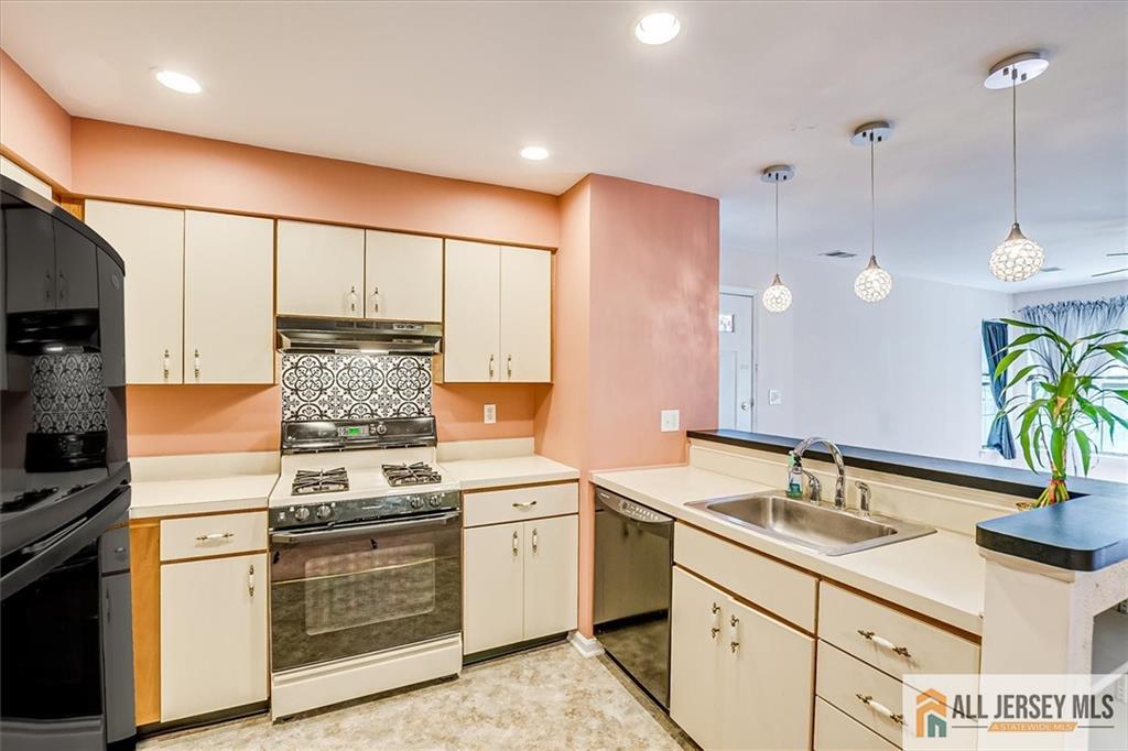 331 Cozzens Court #331, East Brunswick, New Jersey image 9