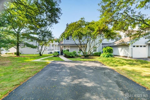 Condo For Sale - 51 Woodmere Drive<br/> Middlesex County, Sayreville, NJ 08859