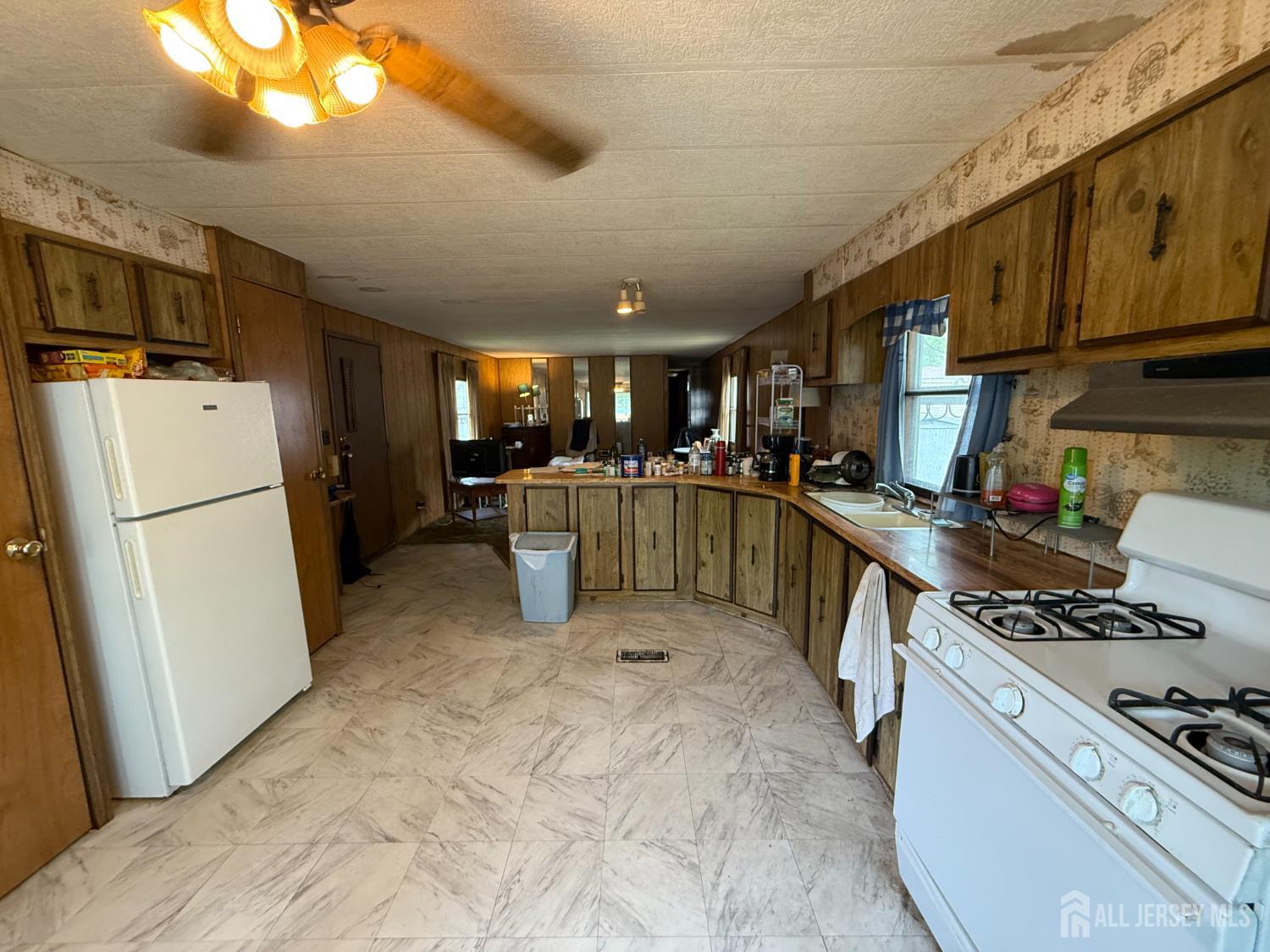 1 Deer Brook Boulevard, North Brunswick, New Jersey image 2