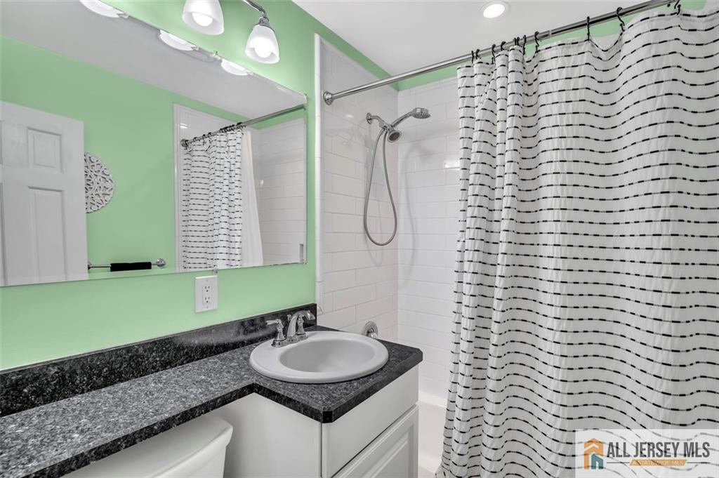 77 Sharon Avenue, Edison, New Jersey image 15
