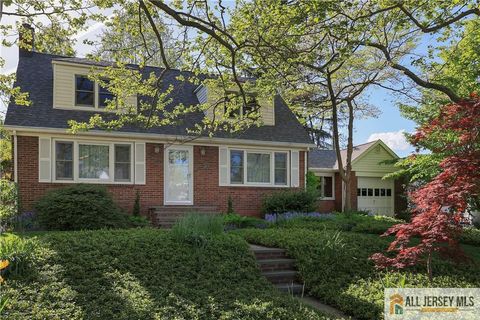 Homes For Sale - 25 Voorhees Place<br/> Metuchen, NJ 08840