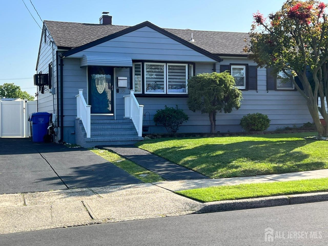 Photo 3 of 28 of 38 Harned Avenue house