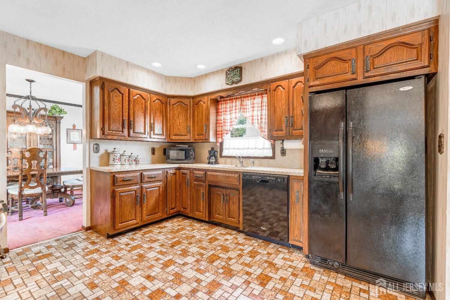92 Maplewood Avenue, Edison, New Jersey image 14