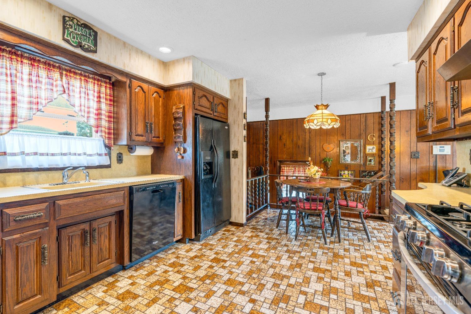 92 Maplewood Avenue, Edison, New Jersey image 18