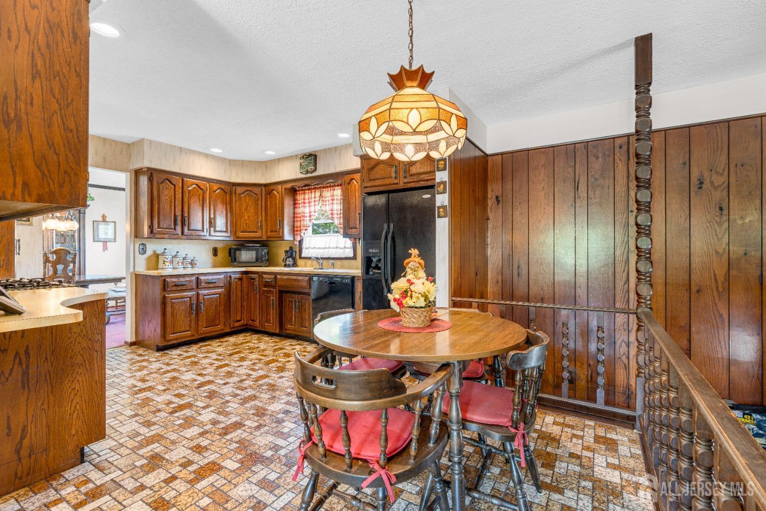 92 Maplewood Avenue, Edison, New Jersey image 13