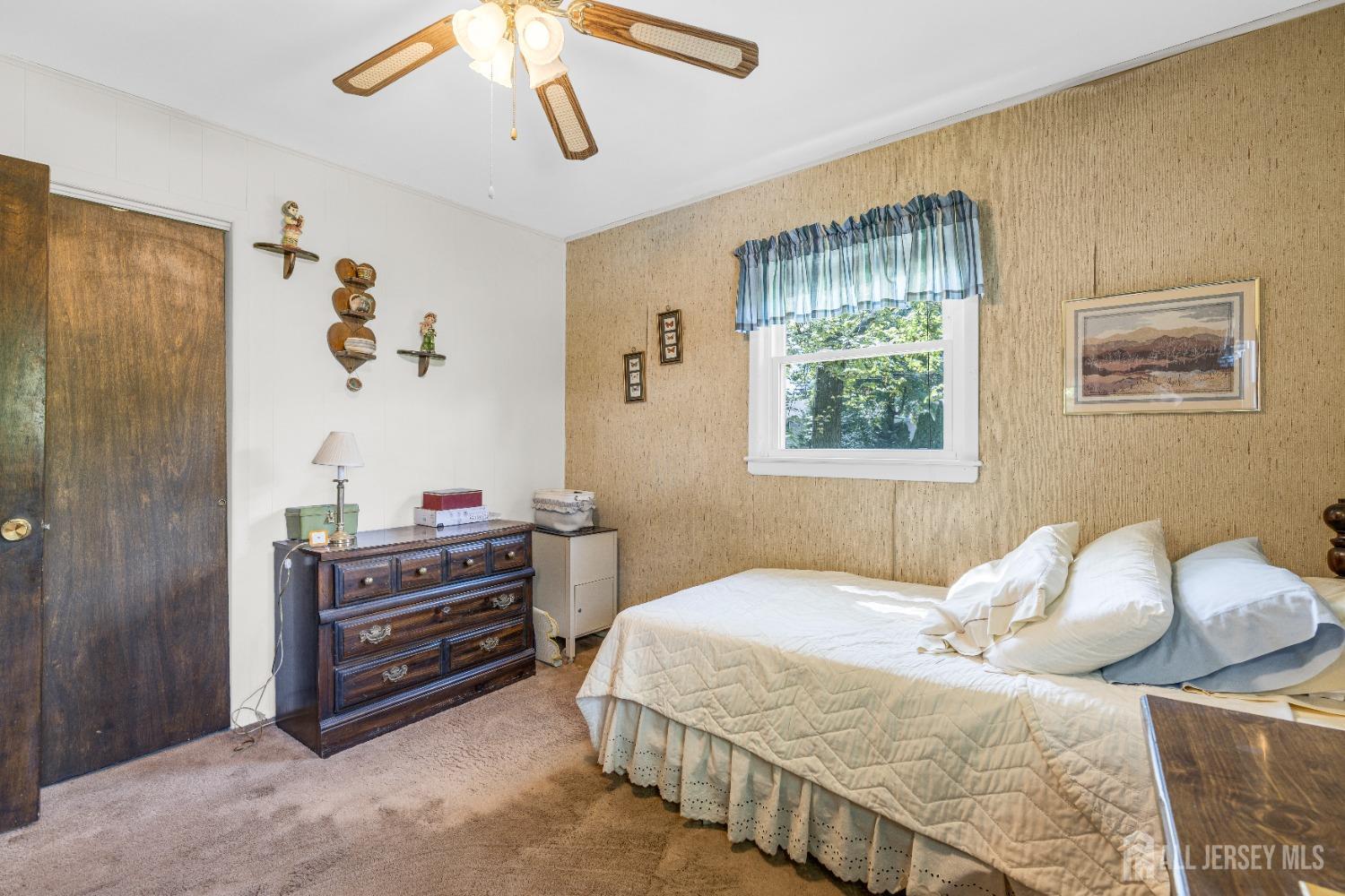 92 Maplewood Avenue, Edison, New Jersey image 26