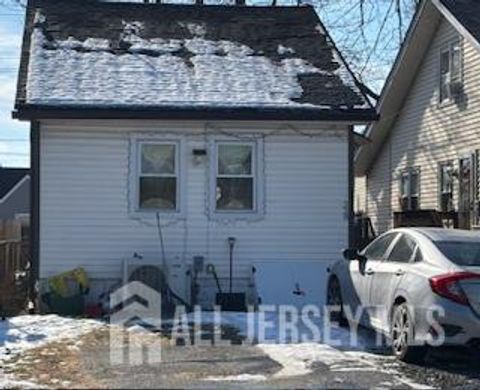 Homes For Sale - 338 Shoreland Circle<br/> Old Bridge, NJ 08879