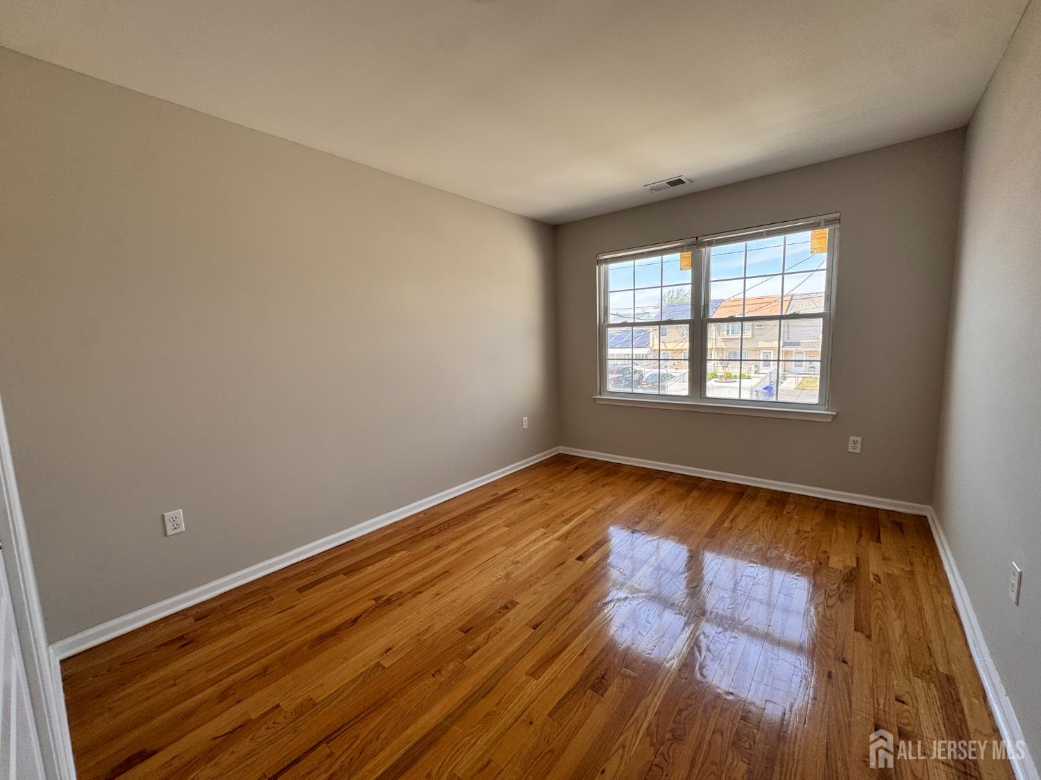 32 Mercer Street, Carteret, New Jersey image 5